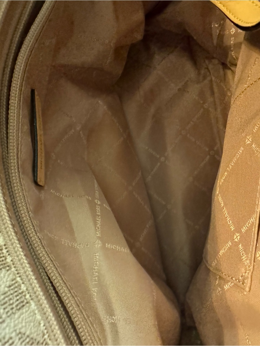 Michael Kors Jet Set Large Logo Top Zip Tote in the Vanilla/Beige Color-Way - Picture 5 of 14